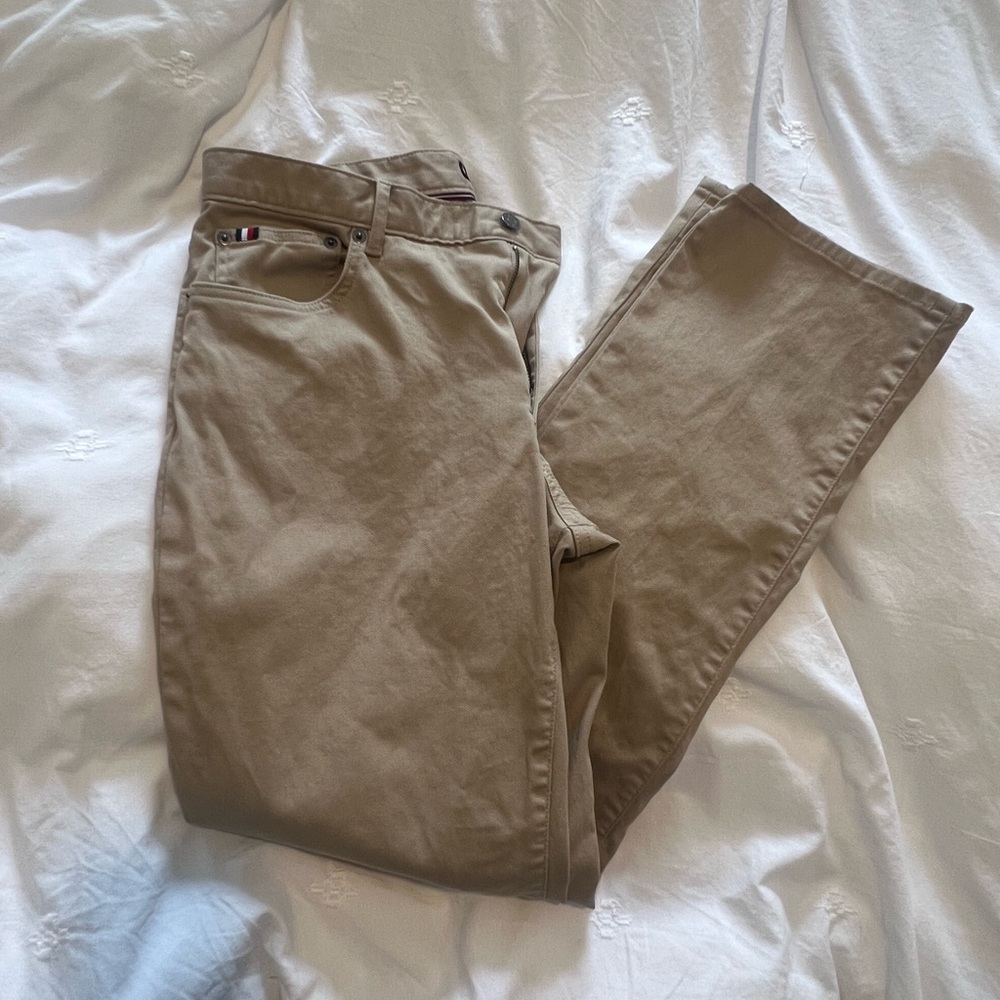 Tommy Hilfiger Men’s Straight Fit 5-Pocket Twill Chino Pants 32x30